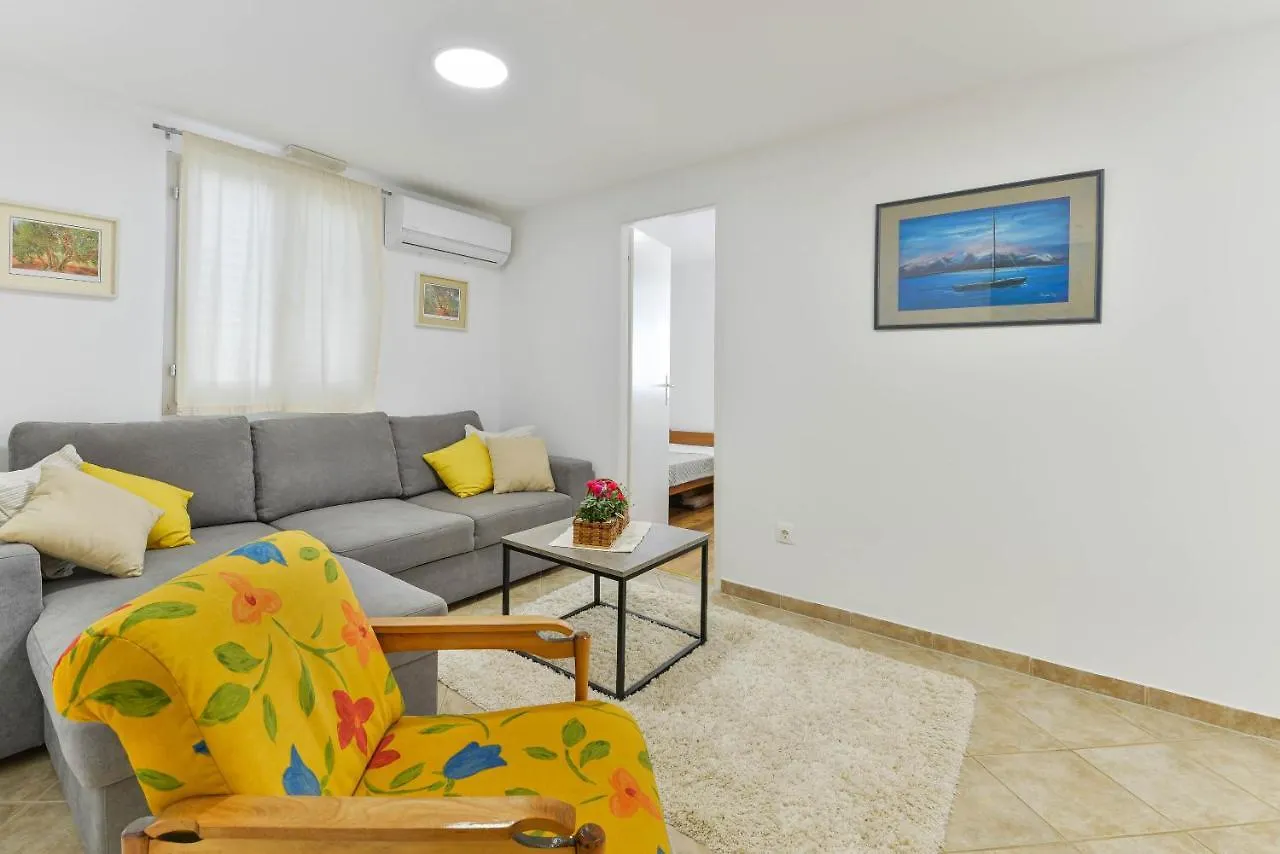 Vikendica Privlaka Holiday House