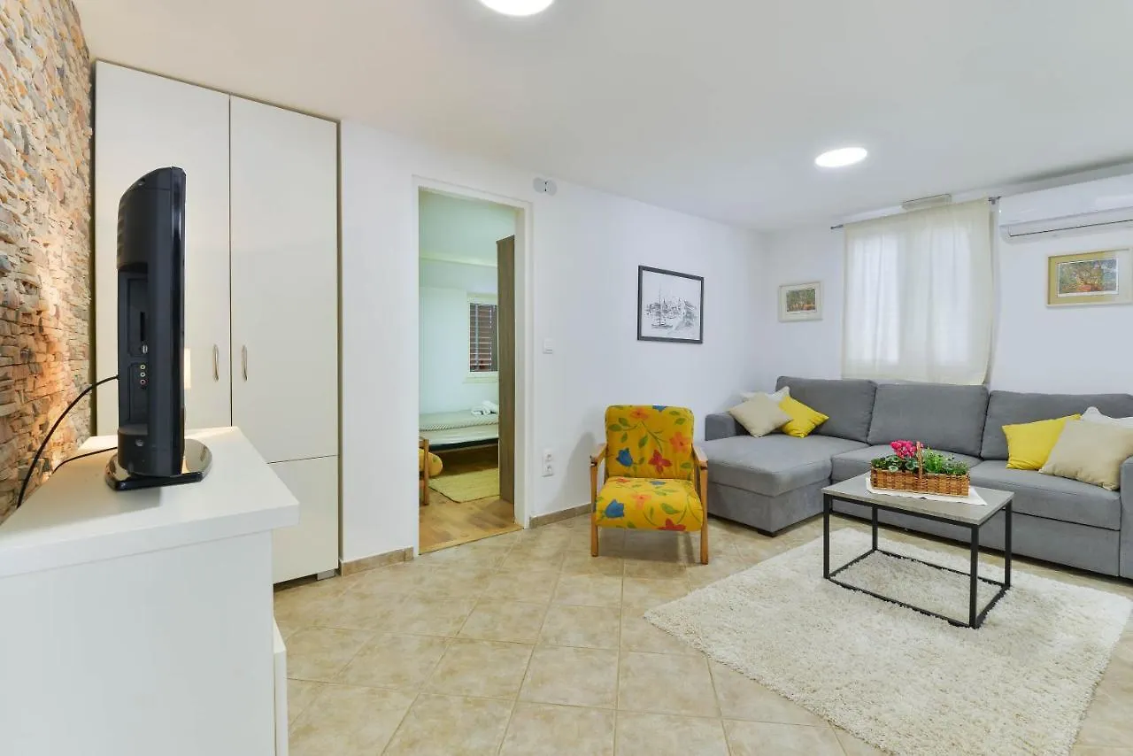 Vikendica Privlaka Holiday House